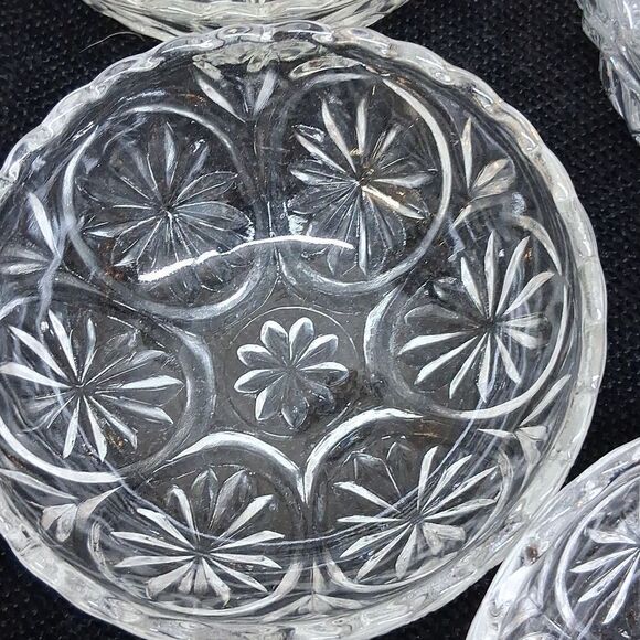 7pc. Anchor Hocking Crystal Dessert & 6 berry Bowls Starburst Medallio - Picture 3 of 8